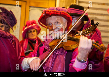 Venezia, Italia - Febbraio 21 2019: le maschere del carnevale di Venezia 2019 Foto Stock