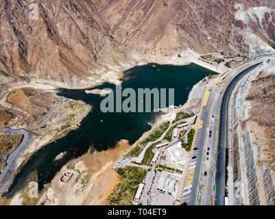 Al Rafisah Dam in Khor Fakkan negli Emirati Arabi Uniti vista aerea Foto Stock