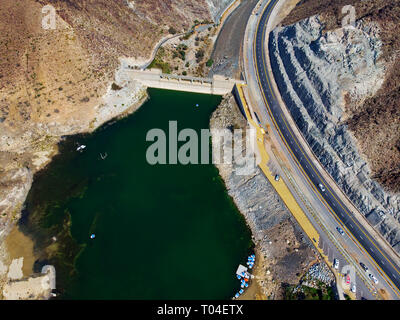 Al Rafisah Dam in Khor Fakkan negli Emirati Arabi Uniti vista aerea Foto Stock