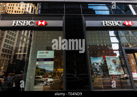 La città di New York, Stati Uniti d'America - 28 Luglio 2018: facciata di una filiale di banca di HSBC a Manhattan, New York City, Stati Uniti d'America Foto Stock