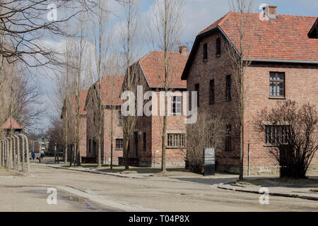 Auschwitz-Birkenau, Polonia - 12 Marzo 2019: caserma per i prigionieri del campo di concentramento Foto Stock