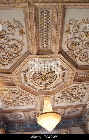 Ornato soffitto all'interno di Hylands House, Writtle, Chelmsford Essex, Regno Unito Foto Stock