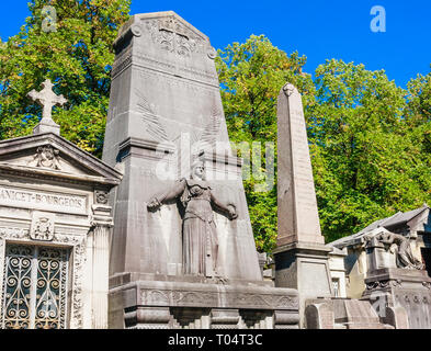 Francia, Parigi, cimitero Pere Lachaise, monumento ai generali Claude Martin Lecomte (1817-1871) e Jacques Leon Clement-Thomas (1809-1871) girato sul Foto Stock