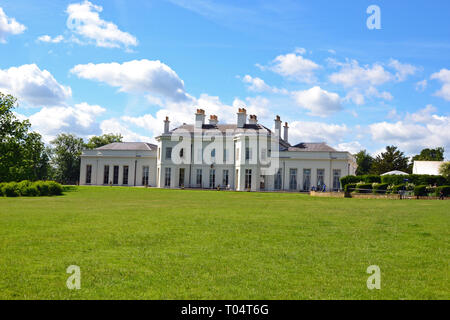 Il Grade ii Listed stile Neoclassico elegante villa a Hylands House e giardini, Writtle, Chelmsford Essex, Regno Unito Foto Stock