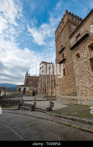 Vista principale del monastero reale di Guadalupe Caceres, Estremadura, Spagna Foto Stock