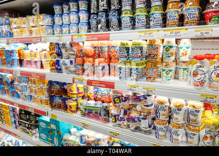 Cartagena Colombia,Centro,la Matuna,Exito Mercado,interno,supermercato,vendita espositori scaffali alimentari,prodotti da imballaggio, Foto Stock