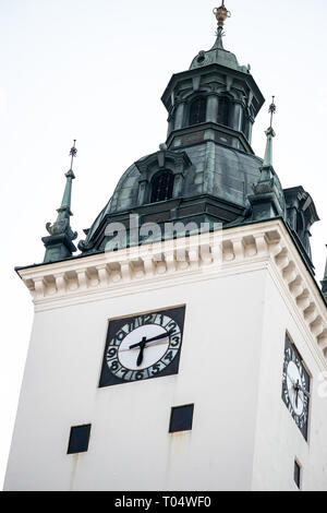 La torre dell'orologio del municipio in Kyjov, Moravia del Sud, Repubblica Ceca. Il neo-rinascimentale e cupola ornata. Foto Stock