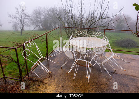Inverno mattina a casa rurale. Gers, Midi-Pirenei, Francia. Europa Foto Stock