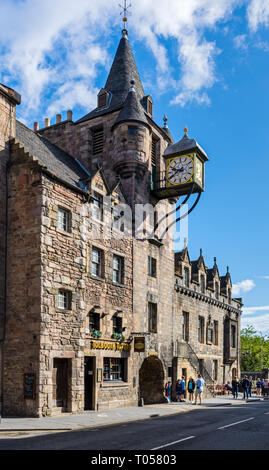 La Old Tolbooth edificio, High Street, Royal Mile di Edimburgo, Scozia, Regno Unito Foto Stock