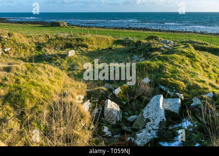 Keiss Broch, risalente all'età del Ferro (tra 600 BC e 400 AD). Sinclair's Bay, Keiss, Caithness in Scozia, Regno Unito Foto Stock