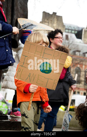 Londra. Gli studenti della scuola sciopero per il cambiamento climatico , parte di un azione globale. Foto Stock