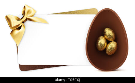 Regalo di pasqua scheda con le uova di Pasqua di cioccolata con golden ribbon Bow isolati su sfondo bianco Foto Stock