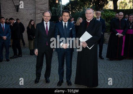 Il presidente Sergio Mattarella e il cardinale Pietro Parolin soddisfare a Villa Borromeo per il novantesimo anniversario del Concordato dei Patti Lateranensi tra Italia e il Vaticano, firmato a Roma il 11 febbraio 1929 Dove: Roma, Italia Quando: 14 Feb 2019 Credit: IPA/WENN.com * * disponibile solo per la pubblicazione in UK, USA, Germania, Austria, Svizzera** Foto Stock