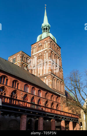 La Chiesa di San Nicola e la city hall, Stralsund, Germania Foto Stock