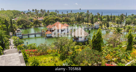 Panorama di Taman Ujung acqua Soekasada palace di Bali, Indonesia Foto Stock