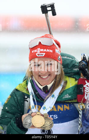 Ostersund, Svezia. Xvii Mar, 2019. IBU Campionati del Mondo di Biathlon, il giorno 9, mass start donne; Denise Herrmann (GER) mostra il suo 3 medaglie dal credito di concorrenza: Azione Plus sport/Alamy Live News Foto Stock