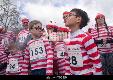 Londra, Regno Unito. Xvii Mar, 2019. Domenica 17 marzo 10am clapham common, il settimo wheres wally correre in aiuto della National Literacy Trust . Credito: Philip Robins/Alamy Live News Foto Stock