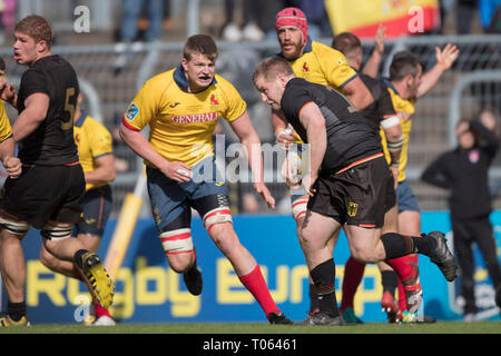 Colonia, Germania. Xvii Mar, 2019. Rugby: EM, Divisione 1A, Europa del campionato 2019, Germania - Spagna, giornata 5: Felix Martel ha agguantato la palla. Foto: Jürgen Kessler/dpa Credito: dpa picture alliance/Alamy Live News Foto Stock