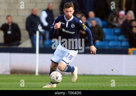 Londra, Regno Unito. Xvii Mar, 2019. Ryan Tunnicliffe di Millwall in azione. La Emirates FA Cup quarti di finale di partita, Millwall v Brighton & Hove Albion In Den a Londra la domenica 17 marzo 2019. Questa immagine può essere utilizzata solo per scopi editoriali. Solo uso editoriale, è richiesta una licenza per uso commerciale. Nessun uso in scommesse, giochi o un singolo giocatore/club/league pubblicazioni. pic da Steffan Bowen/Andrew Orchard fotografia sportiva/Alamy Live news Credito: Andrew Orchard fotografia sportiva/Alamy Live News Foto Stock