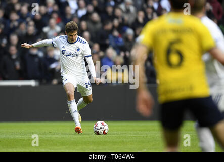 Copenhagen, Danimarca. Xvii Mar, 2019. Robert Skov, FC Copenhagen è ripresa freekick durante la Superleague partita di calcio tra FC Copenhagen e Hobro IK in Telia Parken, Copenhagen, Danimarca. Credito: Lars Moeller/ZUMA filo/Alamy Live News Foto Stock