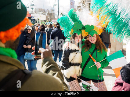 Londra, Regno Unito. Xvii Mar, 2019. Il giorno di San Patrizio Parade London REGNO UNITO 17 marzo 2019. Credito: Clive Downes/Alamy Live News Foto Stock