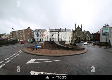 Londonderry, Irlanda del Nord. 16 mar 2019. Le mani attraverso la divisione scultura in bronzo di Maurice Harron Derry Londonderry Irlanda del Nord, 16 marzo 2019. - Domenica sanguinante, talvolta chiamato il massacro Bogside, è stato un incidente il 30 gennaio 1972 nell'area Bogside di Derry, Irlanda del Nord, quando i soldati britannici shot 28 civili disarmati durante una marcia di protesta contro l'internamento. Quattordici persone sono morte: tredici sono stati uccisi a titolo definitivo, mentre la morte di un altro uomo quattro mesi più successivamente è stato attribuito alle sue ferite. Credito: Irish occhio/Alamy Live News Foto Stock