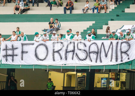 PR - Curitiba - 03/17/2019 - Paranaense 2019, Coritiba x Cascavel FC - Coritiba fans di protesta contro il presidente durante la partita contro il Cascavel a Estadio Couto Pereira per la stato campionato 2019. Foto: Gabriel Machado / AGIF Foto Stock