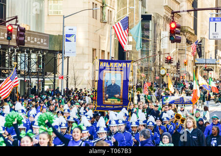 La città di New York, Stati Uniti d'America. 16 Mar, 2019. La festa di San Patrizio è celebrata con una parata lungo la Quinta Avenue. Credito: jbdodane/Alamy Live News Foto Stock