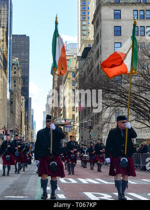 La città di New York, Stati Uniti d'America. 16 Mar, 2019. La festa di San Patrizio è celebrata con una parata lungo la Quinta Avenue. Credito: jbdodane/Alamy Live News Foto Stock
