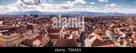 Sibiu, Romania - Marzo 09, 2019. Vista aerea da Saint Mary Cattedrale luterana nella città di Sibiu, Romania Foto Stock