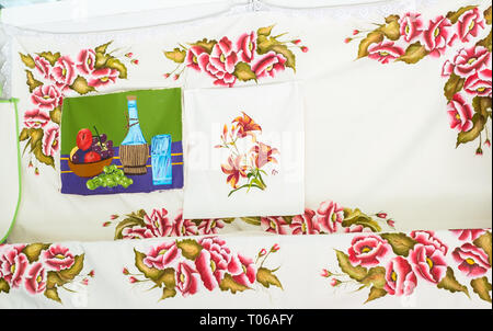 Malaga, Spagna - 18 maggio 2018. Negozio di artigianato con souvenir Spagnolo nella città di Malaga, Spagna. Foto Stock