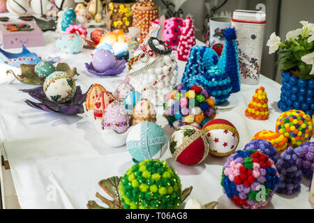 Malaga, Spagna - 18 maggio 2018. Negozio di artigianato con souvenir Spagnolo nella città di Malaga, Spagna. Foto Stock