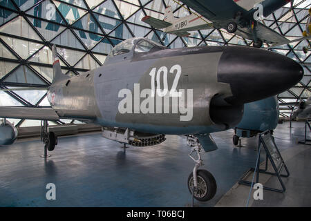 North American F 86D-50-NA Sabre cane a display in serbo museo aeronautico a Belgrado Foto Stock