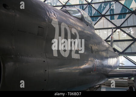 North American F 86D-50-NA Sabre cane a display in serbo museo aeronautico a Belgrado Foto Stock