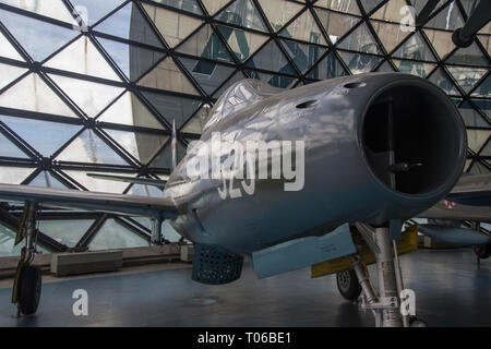 Repubblica F 84G-31-RE Thunderjet aeroplano a display in serbo museo aeronautico a Belgrado Foto Stock