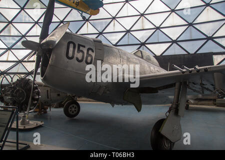 Repubblica F-47D-40-RE aereo Thunderbolt sul display in serbo museo aeronautico a Belgrado Foto Stock