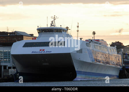 Stena HSS 900 Stena Carisma delle imbarcazioni ad alta velocità su Stenas Danmarksterminal a Goteborg, in Svezia. 13 marzo 2008 © Wojciech Strozyk / Alamy Stock Photo Foto Stock