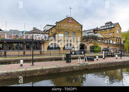 Camden Town, Londra, Regno Unito - 30 Aprile 2018: Camden Lock sul Regents Canala come una parte del famoso Camden Town district. Foto Stock