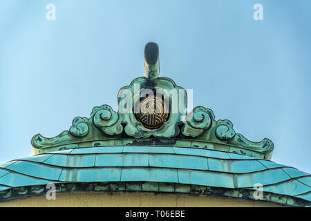 Asakusa, Tokyo, Giappone - 13 Novembre 2017: Yasaki Inari Jinja. Sacrario scintoista parte delle sette fortunato dèi pellegrinaggio in Asakusa costruito nel 1642 da shogu Foto Stock