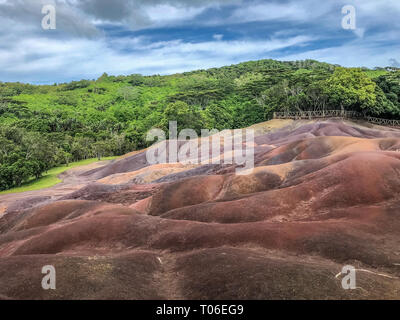 Vista su sette terra colorata su Chamarel, isola Maurizio Foto Stock