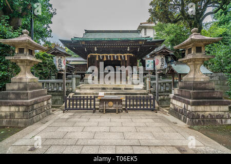 Taito-ku, Tokyo - Luglio 27, 2017: Haiden di Gojoten jinja santuario. Situato nel Parco di Ueno è dedicato lo studioso Sugawara no Michizaneto e sancisce Foto Stock