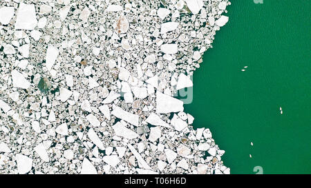 Flusso di ghiaccio sul lago Foto Stock