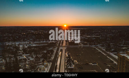 Catturare il tramonto da nuove altezze.. drone tempo Foto Stock