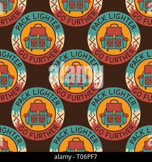 Camping le patch design pattern - Avventura all'aperto in background senza giunture con zaino e preventivo - pack accendino andare avanti. Cartoon insolito distressed Illustrazione Vettoriale