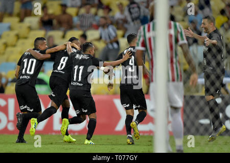 RJ - Rio de Janeiro - 03/17/2019 - Carioca 2019, Fluminense x Botafogo - Alex Santana Botafogo player celebra il suo obiettivo con i giocatori della sua squadra durante una partita contro il Fluminense al Maracana stadium per il campionato Carioca 2019. Foto: Thiago Ribeiro / AGIF Foto Stock