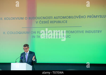 Kosmonosy, Repubblica Ceca. Xviii Mar, 2019. Primo ministro ceco Andrej Babis parla durante il colloquio II: valutazione di una cooperazione strategica con il governo e con le nuove sfide, riunione di lavoro dei rappresentanti di spicco del settore dell'automobile, accademici, membri del governo e altri ospiti, organizzato dall Associazione dell'industria automobilistica, il 18 marzo 2019, Kosmonosy, Repubblica Ceca. Credito: Radek Petrasek/CTK foto/Alamy Live News Foto Stock