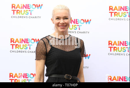 Londra, Regno Unito. Xviii Mar, 2019. Nell McAndrew, fiducia nella moda - Photocall, Harvey Nichols vetrine designer di celebrità-moda chiodati fundraiser iridata per la fiducia dei bambini, Carità Grosvenor House, Londra, Regno Unito, 18 marzo 2019, Foto di Richard Goldschmidt Credito: ricca di oro/Alamy Live News Foto Stock