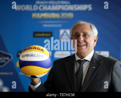 Amburgo, Germania. Xviii Mar, 2019. Ary S. Graca, Presidente del mondo Pallavolo Federazione (FIVB), in occasione di una conferenza stampa per il mondo Beach Volleyball Championships di Amburgo. FIVB Beach Volley Campionati del Mondo si svolgerà dal 28 giugno al 7 luglio 2019 ad Amburgo. Credito: Christian Charisius/dpa/Alamy Live News Foto Stock