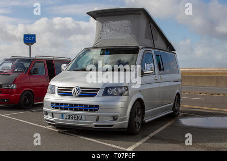 2006 Silver VW Volkswagen Transporter T30 130 TDI; Volkswagen motorhomes, pop top caddy, Transporter, camper fans, kombi, combi, campervan van, motorhome conversione, Vee Dub, conversioni, microbus, bus, camper, furgoni VW Foto Stock