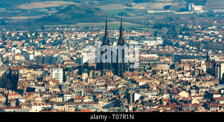 La Cattedrale gotica di Notre-Dame-de-l''Assomption di Clermont-Ferrand, Auvergne, Francia Foto Stock